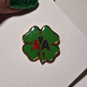 VINTAGE AMERICAN AIRLINES (AA) ST PATRICK'S DAY SHAMROCK 4 LEAF CLOVER LAPEL PIN